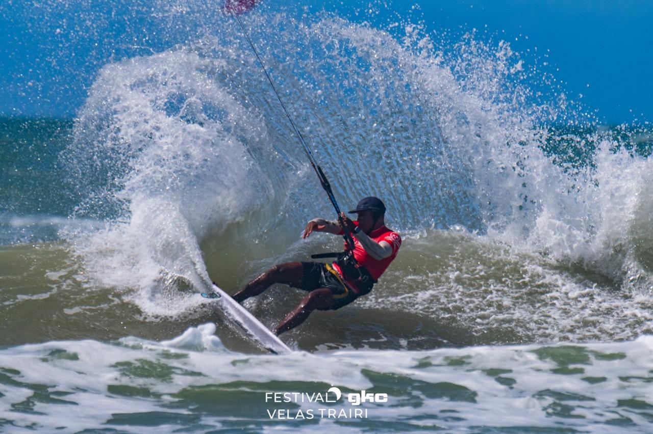 Artur Santos encontra as melhores ondas no GKC Velas Trairi 2026