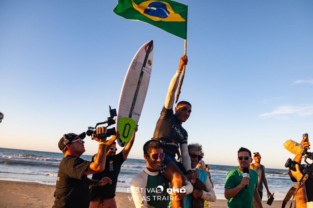 Artur Santos se consagra campeão brasileiro de kitewave